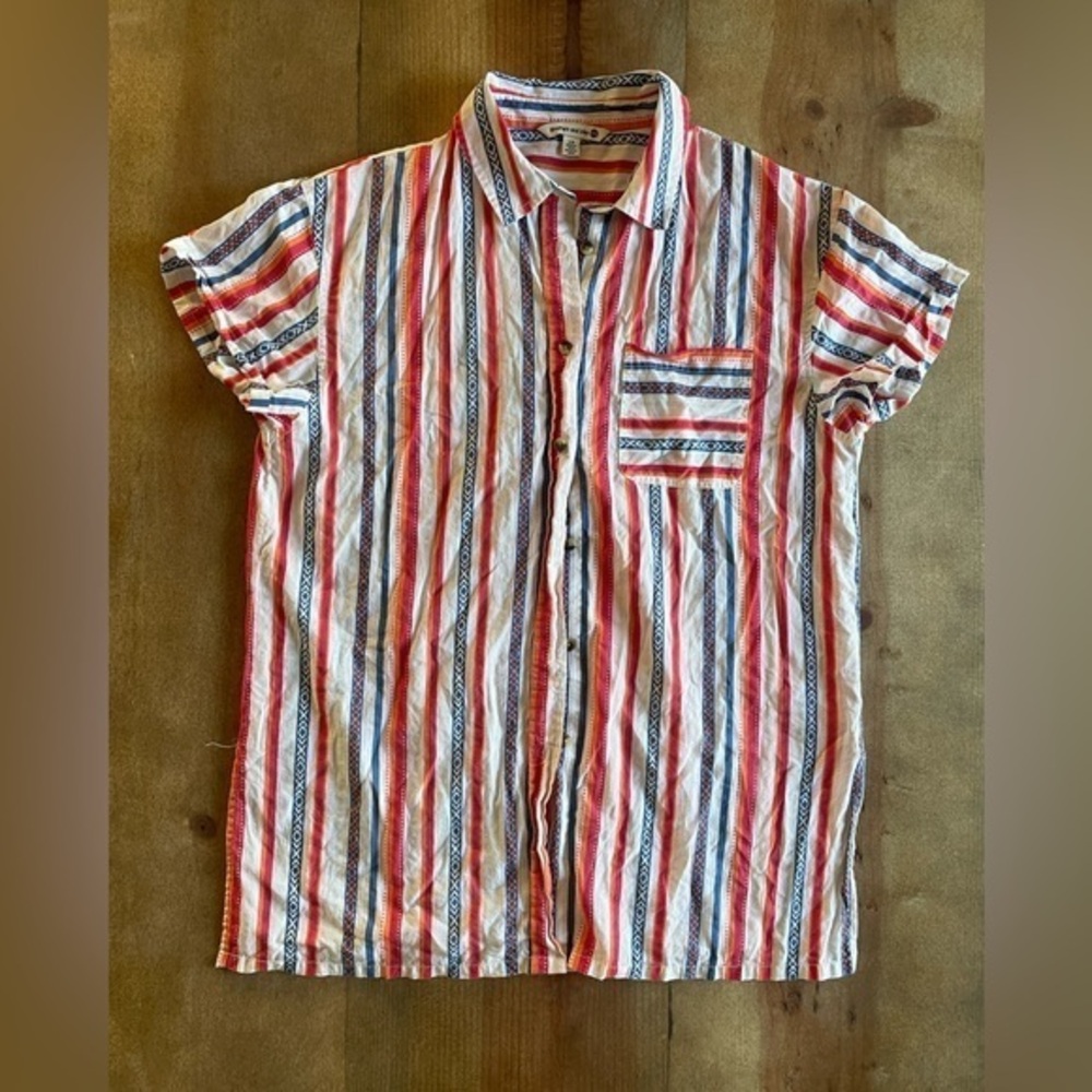 Mountain and Isles Women’s Short Sleeved Button‎ Down with pocket - Picture 3 of 6